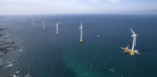 제주시 한경면 해상에 건설된 국내 첫 해상풍력발전단지 모습 연합뉴스